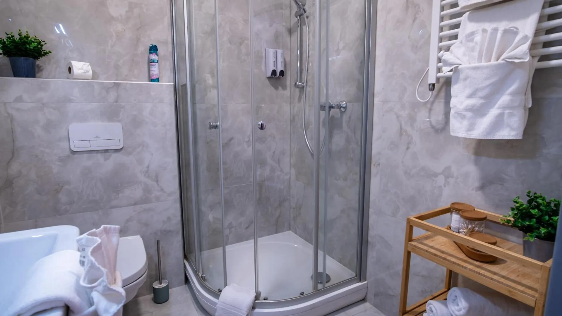 Basty Apartments Брно 0*,